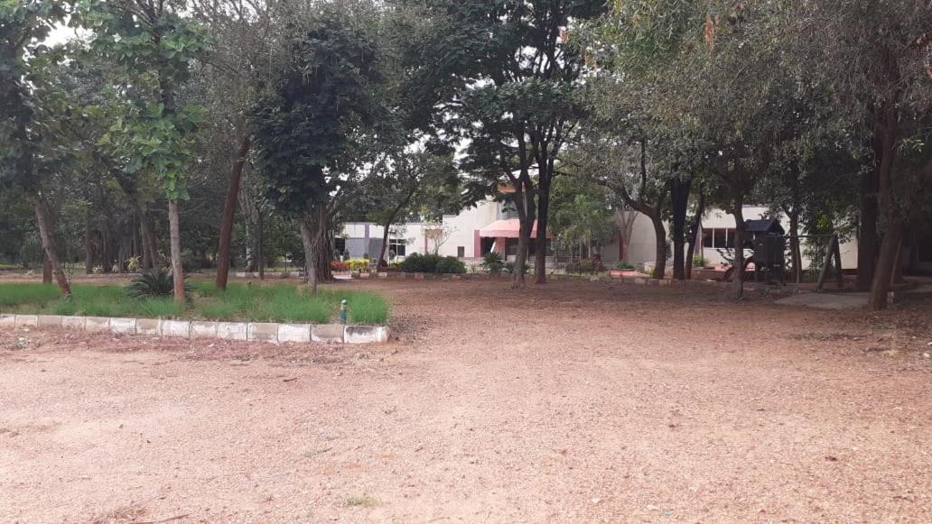 Kstdc Hotel Mayura Pavithra Yediyur Kunigal Exterior photo