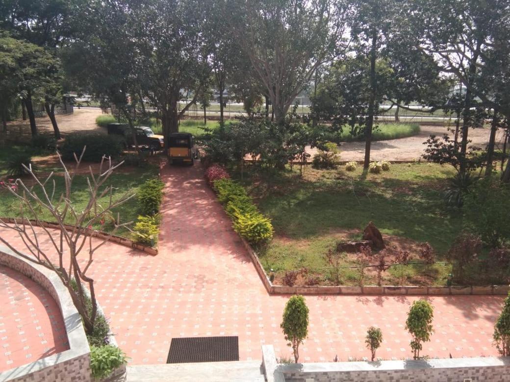 Kstdc Hotel Mayura Pavithra Yediyur Kunigal Exterior photo
