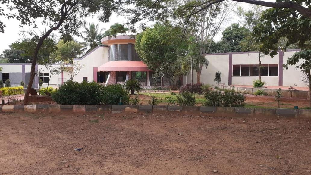 Kstdc Hotel Mayura Pavithra Yediyur Kunigal Exterior photo