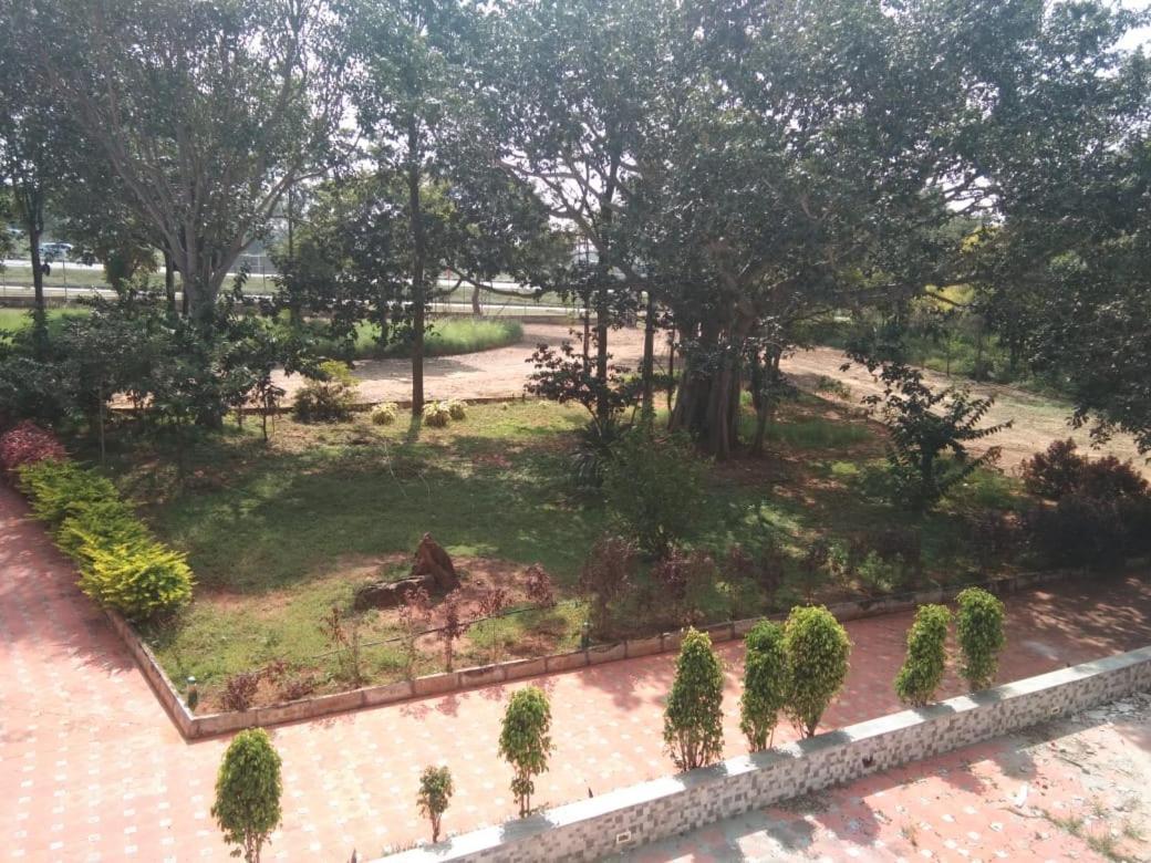 Kstdc Hotel Mayura Pavithra Yediyur Kunigal Exterior photo