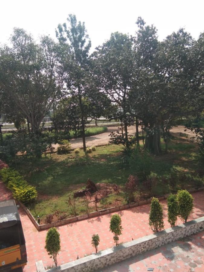 Kstdc Hotel Mayura Pavithra Yediyur Kunigal Exterior photo